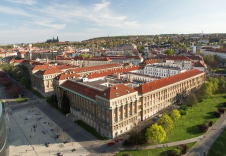 VŠCHT-Praha-z-dronu